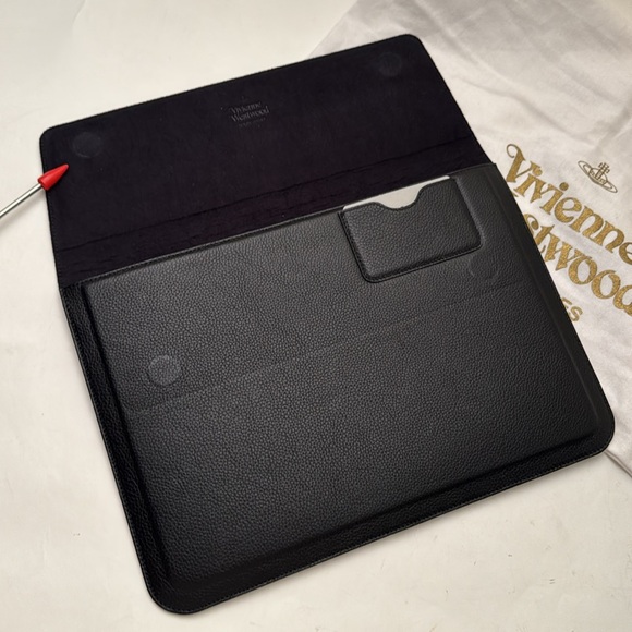Vivienne Westwood SS19 NWT MACBOOK leather CASE 13” NEW - Picture 3 of 15